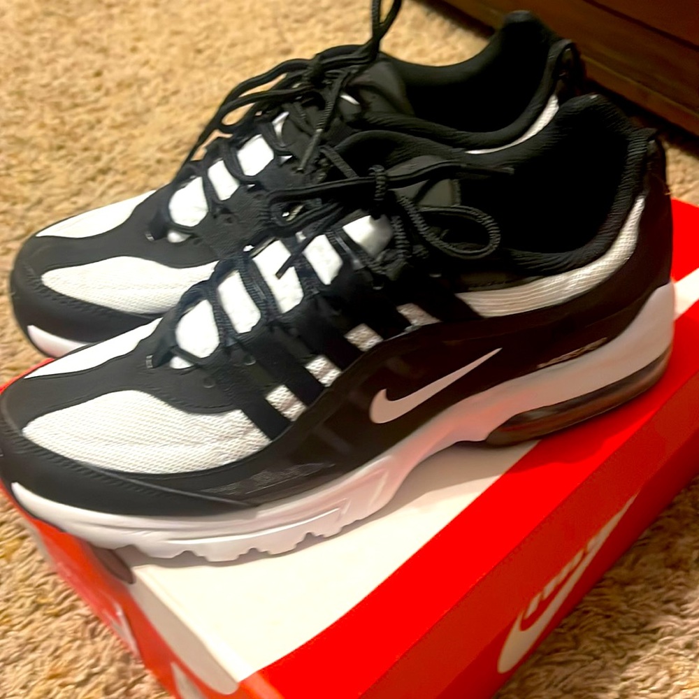Nike Air Max VG-R Women's Shoes Size 10.5 Black White CT1730-002
